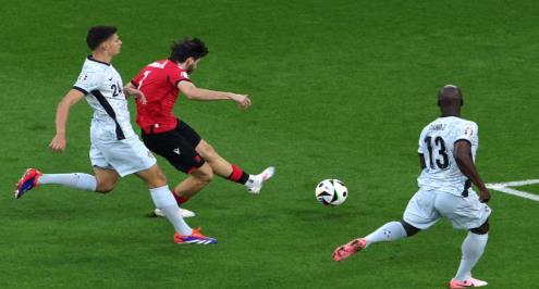 الأول في يورو.. كفاراتسخيليا يفتتح أهداف مباراة جورجيا والبرتغال (فيديو)